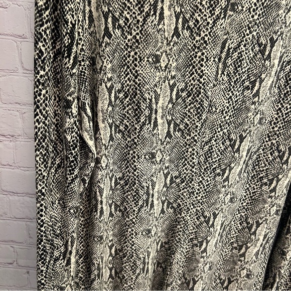 Norma Kamali Button down shirt dress in snake print 2023 stretch retro chic LG - Picture 5 of 13